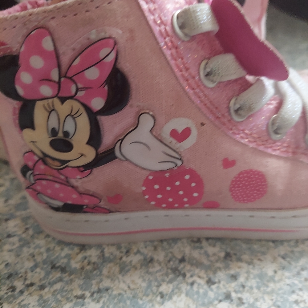 Minnie Mouse high top shoes